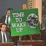 羅德島民主黨參議員Sheldon Whitehouse 19日提出美國機會二氧化碳排放費法案（American Opportunity Carbon Fee Act）。（來源：白宮影片截圖。）
