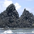 柱狀節理的岩石是澎湖的特色(圖為望安頭巾嶼-澎湖縣政府提供)
