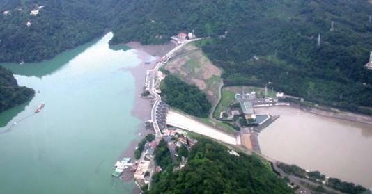 圖22 石門水庫泥沙淤積曾經造成桃園部分地區的停水事件（李錫堤教授攝）