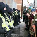 警方與示威者於國會燃煤發電廠對峙中；圖片來源：Capitol Climate Action