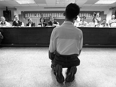 台東警察非法逮捕參加核廢料公聽會環盟成員；圖片來源：台東環盟。