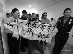 台東警察非法逮捕參加核廢料公聽會環盟成員；圖片來源：台東環盟