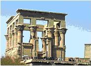 菲萊神廟一旁的圖拉真（Trajan）亭台，亭台中有14根精緻的柱子，歷經2千年仍保存相當完整；圖片來源：許煥章