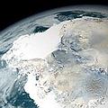 美國太空總署科學家證實，南北極的薄冰層有淨損失。