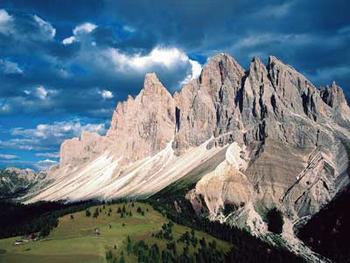 義大利阿爾卑斯山的白雲岩山脈。圖片為 UNESCO/Tappeiner 版權所有。