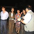 中國NGO在里長的引介下參觀無尾港社區