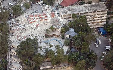 聯合國駐海地總部所在的太子港克里斯多佛飯店倒塌(照片為Logan Abassi拍攝，聯合國提供)