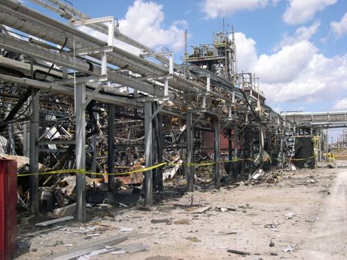 2004年4月23日台塑美國伊利諾州工廠爆炸，有４名工人喪生、８人受傷，75％的廠房毀於一旦。美國化學品安全委員會(Chemical Safety Board, CSB)認為： 「這起意外顯示，台塑管理人並不嚴肅看待這些潛在危險。」
