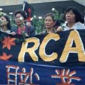 暴力、環境破壞的受害者以女性居多，圖為喧騰一時的桃園RCA廠受害女工(圖片提供：苦勞網)