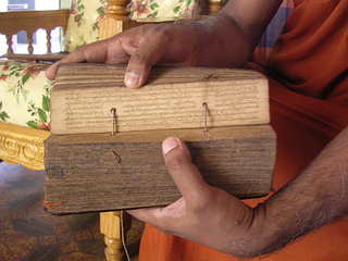 斯里蘭卡當地寺廟收藏著以棕櫚葉記載藥用植物知識的古籍