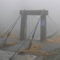 迷霧中的吊橋