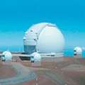 基亞山頂峰上、世界上最大的兩座紅外線光學凱克望遠鏡（圖片來源：NASA）