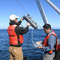 研究人員檢測奧勒崗海域水質（圖片來源：OSU）