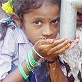 印度女孩與新供水系統