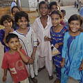 巴基斯坦漁村中活潑的兒童(攝影：蘇彥肇)