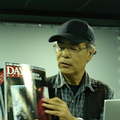廣河隆一說明其創辦的雜誌Days Japan的目標。
