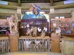 山月村沒有任何娛樂設施，佈置與擺飾皆以太魯閣木雕為主。