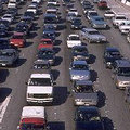 汽車燃燒汽油是溫室氣體排放的元兇之一（圖片來源：美國交通部）