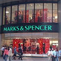 英國第三大零售商瑪莎百貨集團（Marks & Spencer Group）未來銷售的商品都將加上碳足跡（圖片來源：Wikipedia）