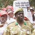 肯亞野生物管理局局長基佩提(右)參與在奈洛比的遊行（參考圖片：Kenya Wildlife Service ）