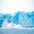 阿拉斯加灣的冰山自1995開始即不斷消融 :: 照片來源：Ned Rozell courtesy Geophysical Institute