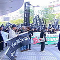2007年4月12日，彰工火力發電廠開發案環評審查，贊成與反對的勢力同時動員到環保署門口
