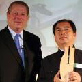 艾爾‧戈爾與潘世教，北京神州大蓄生物質能科技有限公司（大蓄）董事長，阿什登獎海外項目獲得者。 :: 照片來源：中外對話