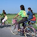 旅途中遇上一群單車旅行隊。圖片來源：吳懿婷