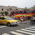 在公車、計程車、機車夾擊的馬路上，台北都會對單車的環境，何時可以更友善？