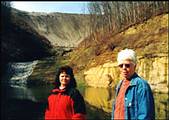 Julia Bonds與Freda Williams在西維吉尼亞谷地合影(照片來源：Grist Magazin；攝影：Robert F. Gates)