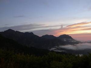 從三六九山莊望四秀的日出。文字/攝影：紫秋千