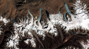 退卻中的喜馬拉雅山岳冰河(圖片提供:Jeffery Kargel, USGA/NASAJPL/AGU)