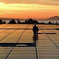 屋頂上的太陽能發電系統。圖片來源：NREL