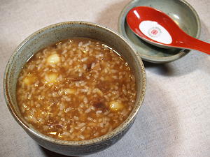 蓮子桂圓糯米粥。照片來源：陳芳蓉
