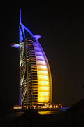 杜拜帆船飯店。圖片來源：維基百科