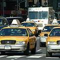 紐約的計程車隊漸改用少油的車種，以降低温室氣體排放。圖片來源：Ian Britton,FreeFoto.com