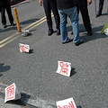8月21日，樂生抗議群眾丟在地上的紙團（圖片來源：徐沛然）