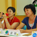 左為綠色圖騰會長楊秋莎，右為思拓者教育中心主任吳敏