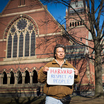 來自阿根廷，科連特斯的Adrian Obregon來到哈佛，為一周的抗議活動暖身。