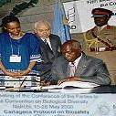 肯亞總統Daniel arap Moi於生物多樣性公約第5次締約方大會開幕式中，率先簽署生物安全議定書。