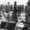 在1920年代發現石油之後，洛杉磯隨即出現了大批的鑽油機具。（照片提供： http://www.dieoff.org/）