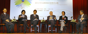 與會者合影(左起)：施顏祥、葉俊榮、李遠哲、Stigson、張國龍與何壽川。(企業永續發展協會提供)