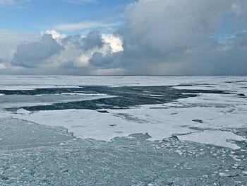 2006年8月北極冰層融解。圖片由 NOAA 提供。