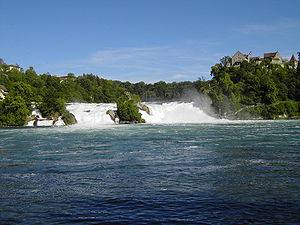 在瑞士沙夫豪森州的萊茵瀑布；圖片來源：維基百科