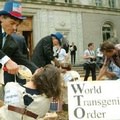 綠色和平組織成員在日內瓦WTO總部前上演行動劇，將WTO換為&quot;World Transgenic Order&quot;的縮寫，諷刺美國對他國強勢推銷基因改造食品。(照片提供：綠色和平組織)