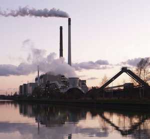 最需要碳排放交易的工業，照片為德國Datteln火力發電廠。圖片來源：wikipedia