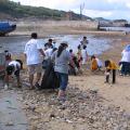 「Clean up the world」清水溼地淨灘活動，讓居住在這個村莊的男女老少共圓提升生活品質的願望。