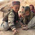 阿富汗大佛腳底的孩子們 
