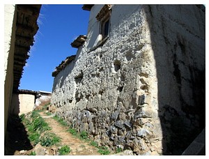 葛丹松贊林寺石牆