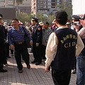 台南縣警察局以同一時間、同一處所有2個活動為由，撤銷嶺南村民的集會遊行案。